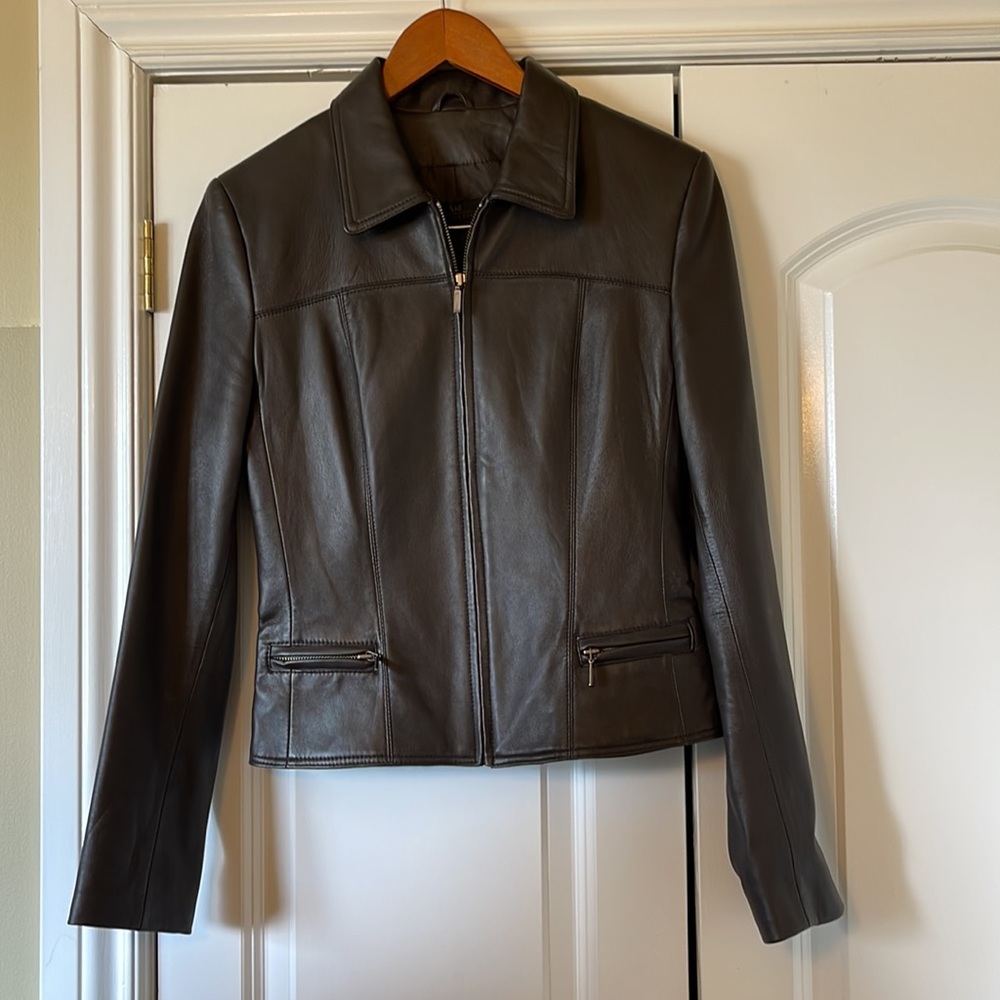 Dark brown leather jacket size 6 fully lined